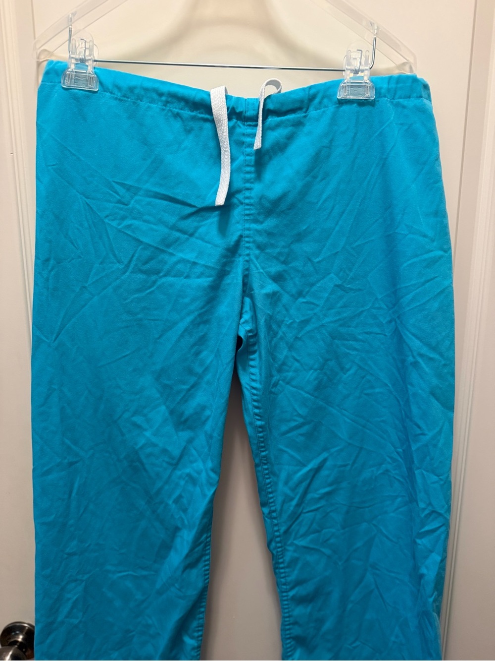 Urbane Bright Turquoise V-Neck Medical Scrub Set! - Picture 8 of 15